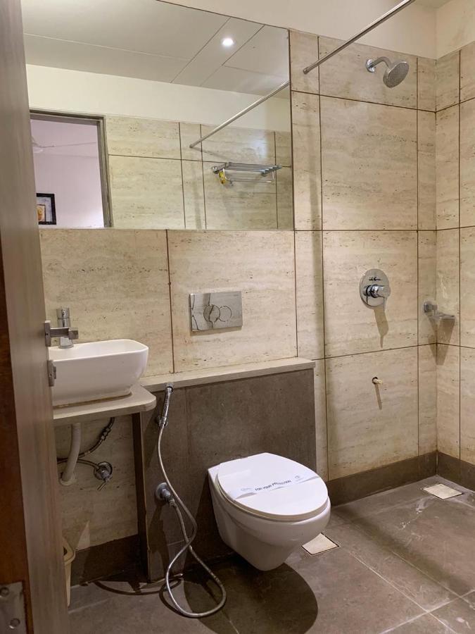 Hotel Regency Surat Esterno foto